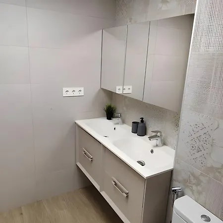 Mit Pool 50m * 托雷维耶哈